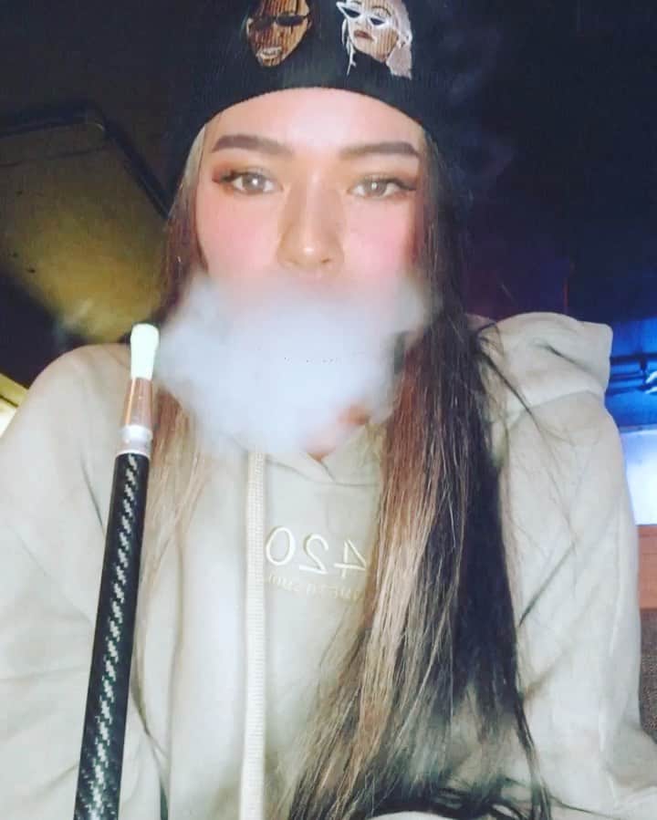 藤川ありすのインスタグラム：「__ 大阪きたら絶対くるシーシャ @shamba7shisha  明日から大阪で @blitt_official と @world_wide_famous のPOPUP🤍 入荷連絡殺到の420Hoodieも限定販売するよ🎅🏻 誰でもこれるのでぜひきてねー🖤」