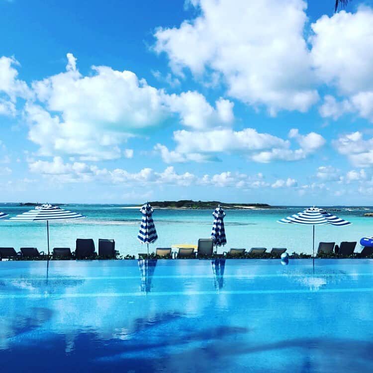 ボビー・ブラウンのインスタグラム：「Throw back to my favorite place. #fbf #bakersbay #missyou」