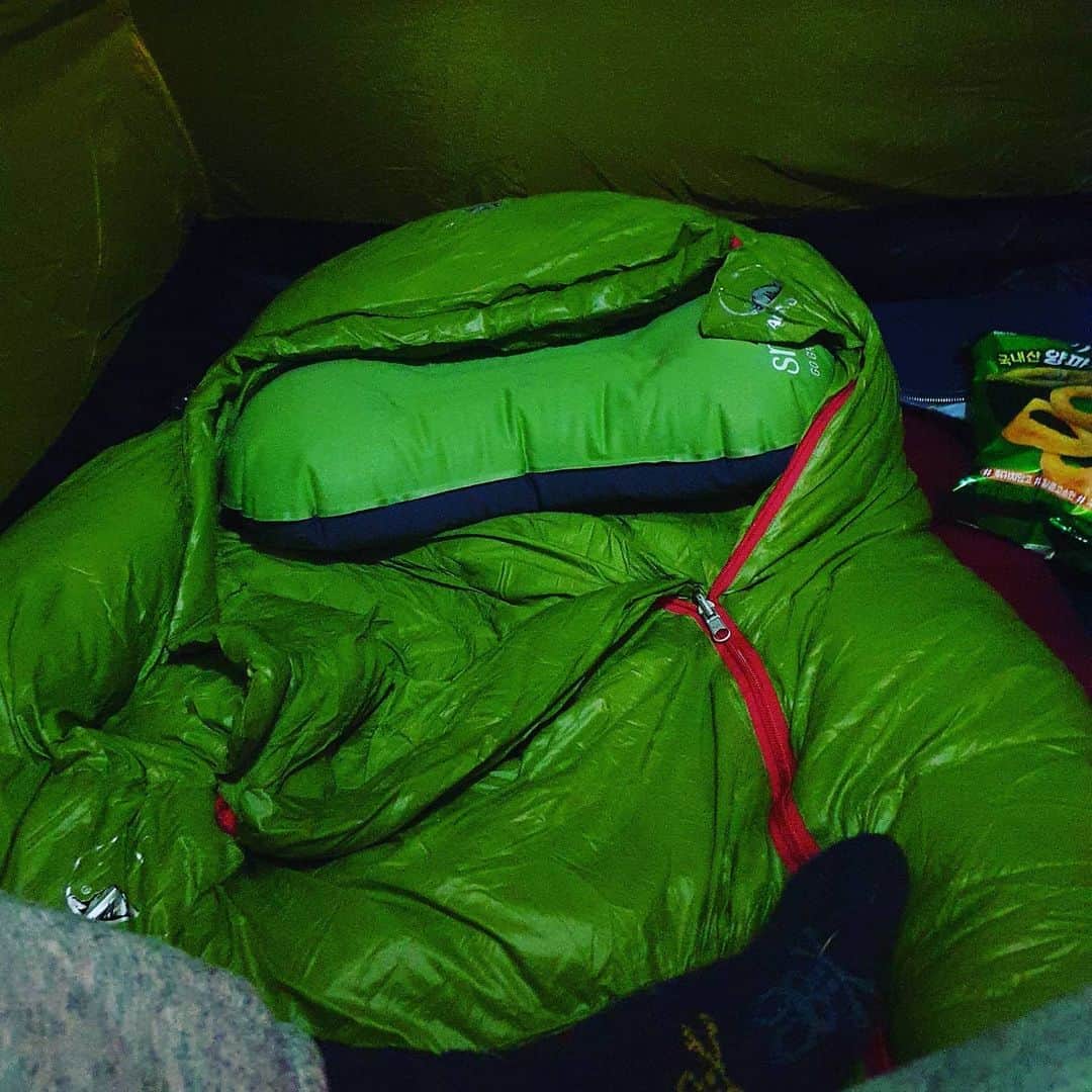 ハン・ジョンスさんのインスタグラム写真 - (ハン・ジョンスInstagram)「1인용 텐트안 #백패킹」12月4日 23時13分 - hanjungsoo