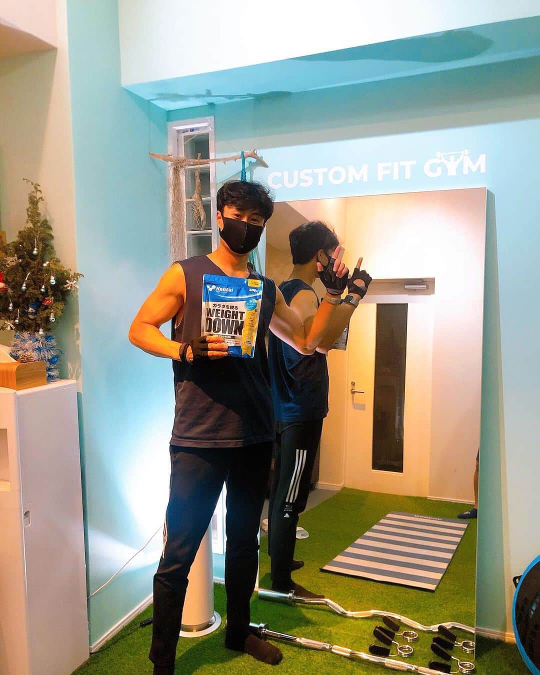 高木悠暉のインスタグラム：「トレーニング後に身体に染みるプロテイン。  今日もガッツリありがとうございました🔥 @custom_fit_gym4_5  @kentai_official   #gym#gymtime #workout #trainingday #workoutmotivation #protein #kentai」