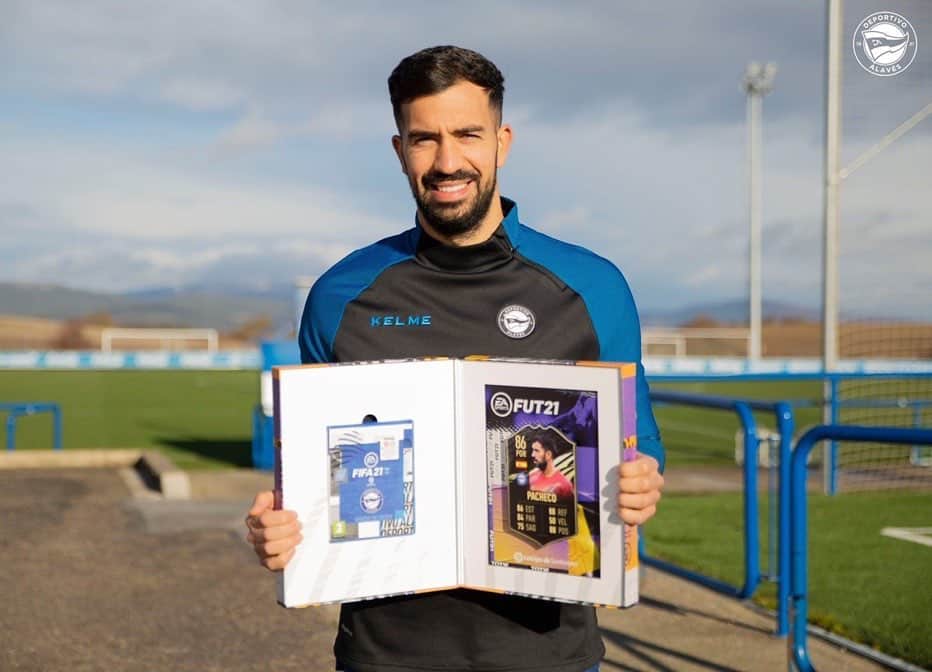 フェルナンド・パチェコのインスタグラム：「Muchas gracias @easportsfifa @easportsfifa_es ! Para mi es un honor volver a salir en el equipo de la semana ⚪️🔵🙌🏼💥 🎮」
