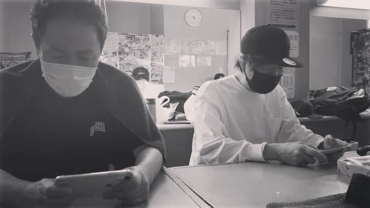 こーいちのインスタグラム：「1部もバチバチなライブして空き時間にバチバチなゲームして2部もバチバチなライブして結果水戸最高。  ほなまたなー。  #callofduty  #後はナオキ待ち」