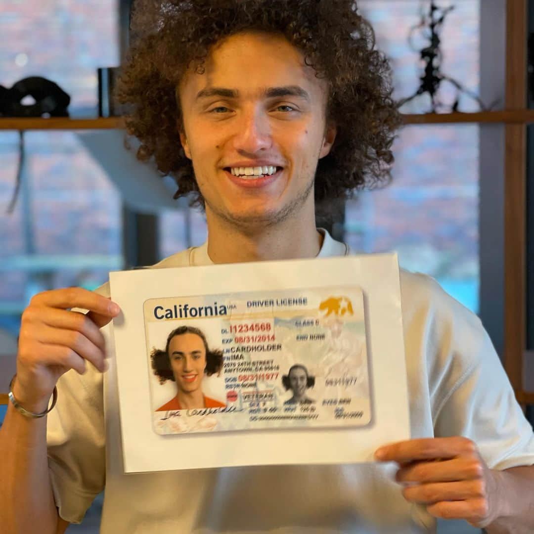 Kwebbelkopさんのインスタグラム写真 - (KwebbelkopInstagram)「I just got my drivers license. Now my friends can’t bully me anymore.」12月4日 23時27分 - kwebbelkop