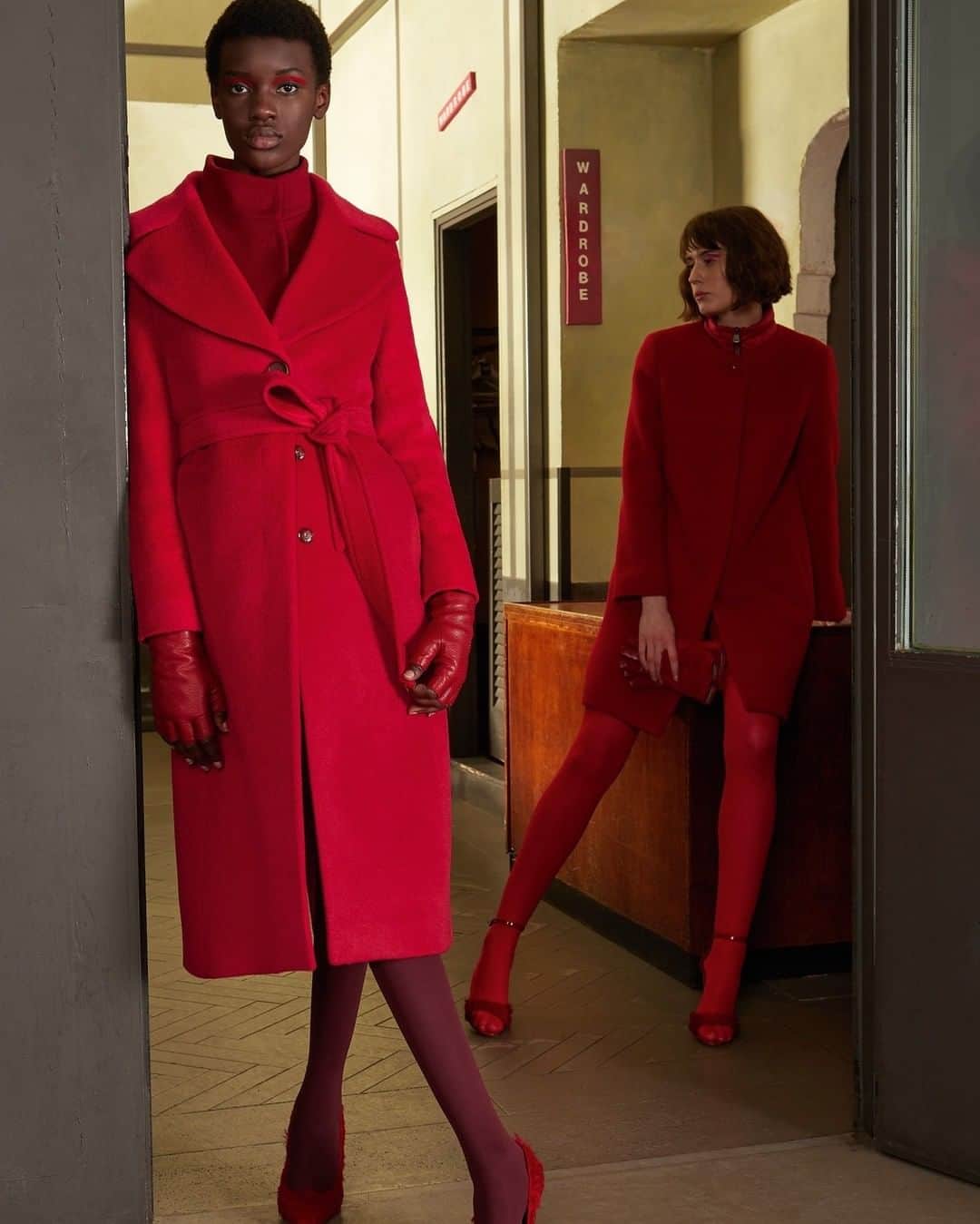 のインスタグラム：「Effortless charming and bold styles, produced in Italy: bit.ly/37KvDrV #CinziaRocca #FW2020」