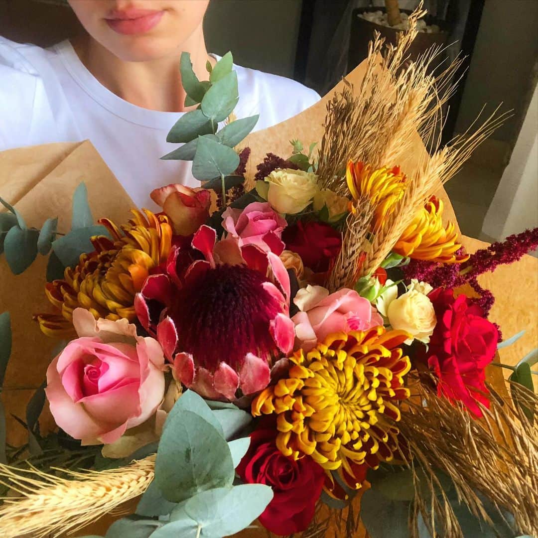 Camila Queirozさんのインスタグラム写真 - (Camila QueirozInstagram)「Cores vivas flores. amor.」12月4日 23時44分 - camilaqueiroz