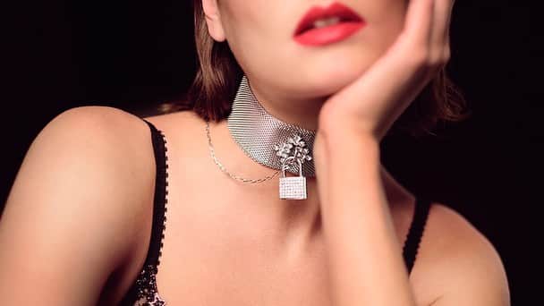 Agent Provocateurさんのインスタグラム写真 - (Agent ProvocateurInstagram)「Sparkle and dazzle with the crystal embellished Krystal choker, a day-to-night accessory.  Encircling the neck with silver-toned mesh material, consider Krystal’s cluster of sparkling gems as your one-way ticket to outfit perfection.  And for when the boudoir beckons, don’t forget Krystal’s matching cuffs, for even more of an arresting ensemble.   #AgentProvocateur #TeaseTheSeason」12月4日 23時43分 - agentprovocateur