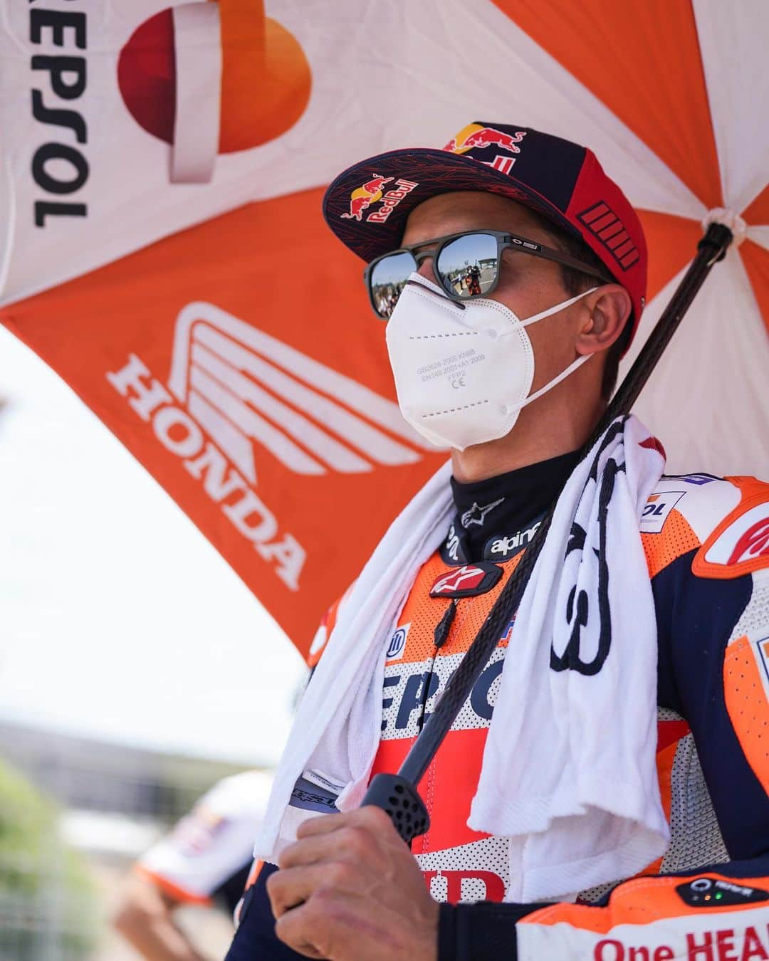 レプソル・ホンダのインスタグラム：「#AllWithMarc」