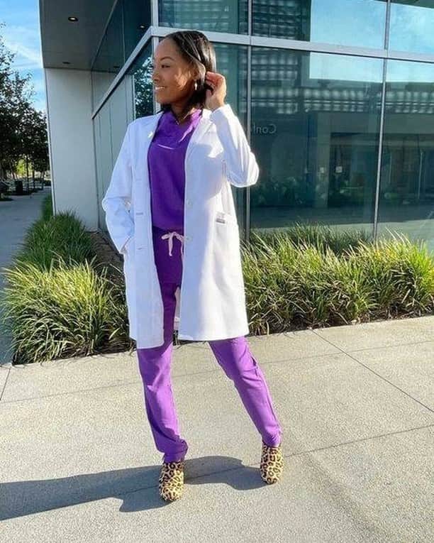 ダンスコのインスタグラム：「Share the joy and nominate someone special for out latest clog giveaway! 1) Nominate a nurse or healthcare worker by tagging them in the comments. 2) Make sure you’re following @dansko on Instagram. Dansko has been proud to support nurses and healthcare workers throughout their journey, and through our donation efforts over the past months. This year, we are celebrating nurses and healthcare workers all year long! #Giveaway Rules: Giveaway runs 12/04/20 at 9:00 AM EST - 12/06/20 at 11:59 PM EST. No purchase necessary. One winner will be randomly selected and will be notified via DM.. Verification that the tagged friend is a nurse or healthcare worker may be required in the form of a nurse’s badge or ID. Winner will win one pair of Dansko shoes from the current collection with a total estimated retail value of $150 each. Giveaway not associated with Instagram. Full terms and conditions at the link in the bio.」