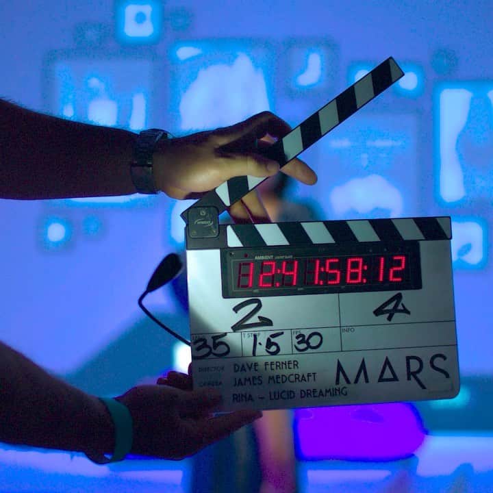 リナ・サワヤマのインスタグラム：「🚀🌠🛸LUCID EXTENDED REALITY VIDEO AT 6PM GMT 🌚🌠🌟  maybe see you in the chat 😏😏😏 link in stories !! 😘  ~~~ from the minds of @bildstudios.social @realgoodliars」