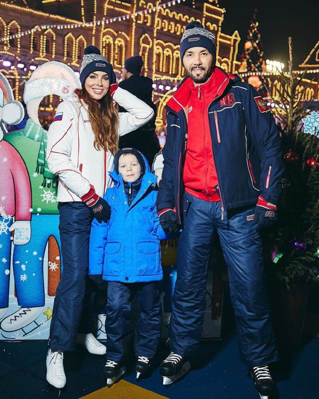 RU.TVさんのインスタグラム写真 - (RU.TVInstagram)「😎 Денис Клявер со своей семьей уже открыли сезон катания на коньках! ⠀ ✌🏻Расскажи в комментариях, какое зимнее развлечение твоё самое любимое? ⠀ #rutv #рутв #денисклявер @denisklyaver」12月5日 0時00分 - ru_tv