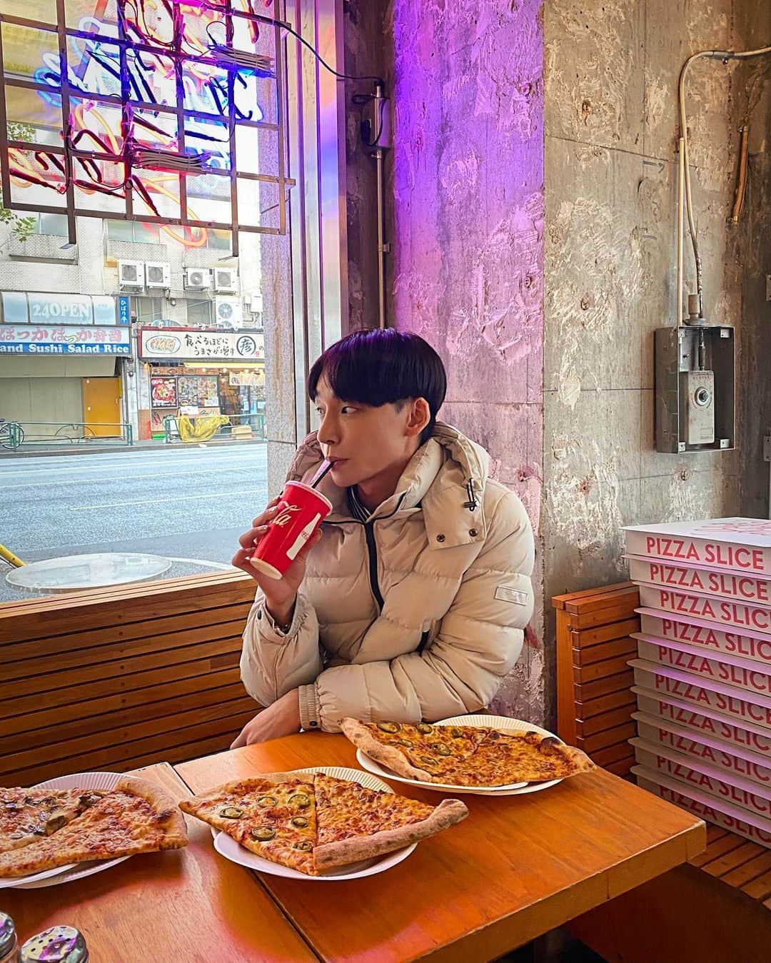 のインスタグラム：「Baby, it’s cold outside 🤧  もう寒くなって来てるからみんなも暖かくして出てくださいね！  #TaikiNoah#pr#tatras#タトラス」