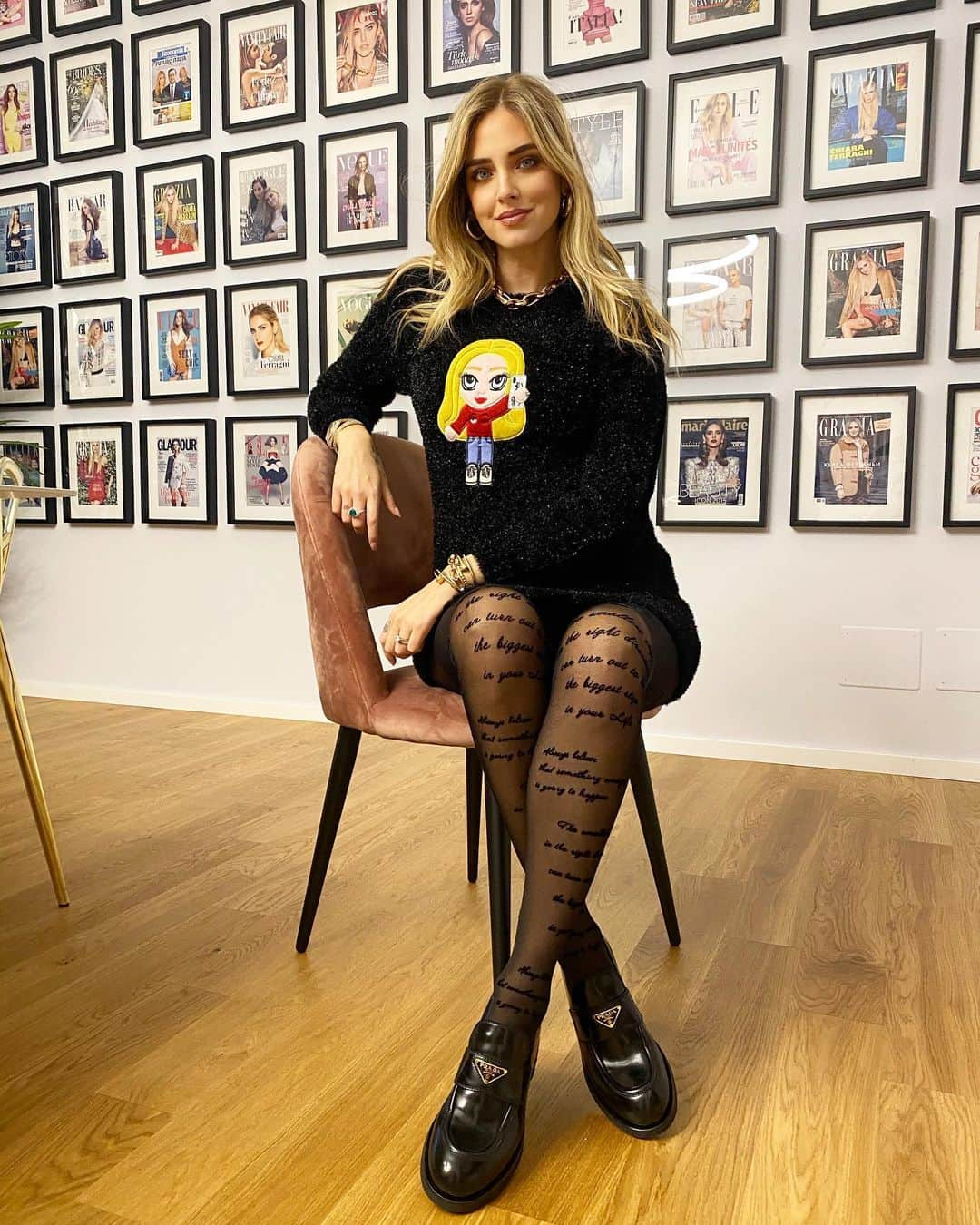 キアラ・フェラーニさんのインスタグラム写真 - (キアラ・フェラーニInstagram)「Friday in the office 👩‍💻 Per i miei followers in Italia: ricordatevi che potete partecipare al contest di @calzedonia nelle mie stories trovate il link 😘 #calzedonia #chiarawearscalzedonia #adv」12月4日 23時55分 - chiaraferragni