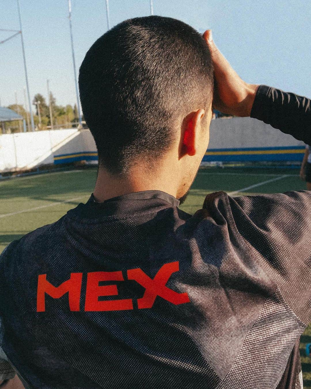 ナイキフットボールさんのインスタグラム写真 - (ナイキフットボールInstagram)「Crafted in South Mexico City.   The Nike F.C. South Mexico City collection celebrates the bold and vibrant culture rooted in the streets of this city.   Young footballers embrace every opportunity to play fast and fearlessly in this city of stark contrasts.   A style of play that @hirvinglozano crafted on these grounds, the neighborhood where he was born and raised.   Available in select countries beginning today.    #NikeFootball #NikeFutbol #Nikesoccer #Nike #Football #Futbol #Mexico #HechoEnElSur #NikeFutbol」12月4日 23時56分 - nikefootball