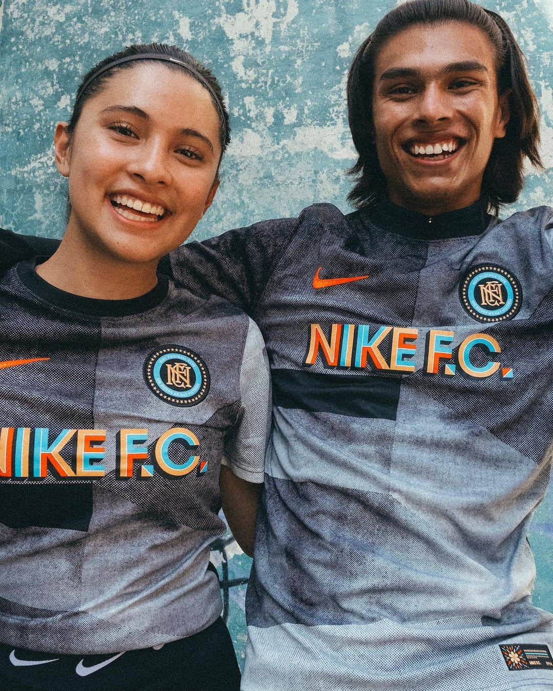 ナイキフットボールさんのインスタグラム写真 - (ナイキフットボールInstagram)「Crafted in South Mexico City.   The Nike F.C. South Mexico City collection celebrates the bold and vibrant culture rooted in the streets of this city.   Young footballers embrace every opportunity to play fast and fearlessly in this city of stark contrasts.   A style of play that @hirvinglozano crafted on these grounds, the neighborhood where he was born and raised.   Available in select countries beginning today.    #NikeFootball #NikeFutbol #Nikesoccer #Nike #Football #Futbol #Mexico #HechoEnElSur #NikeFutbol」12月4日 23時56分 - nikefootball