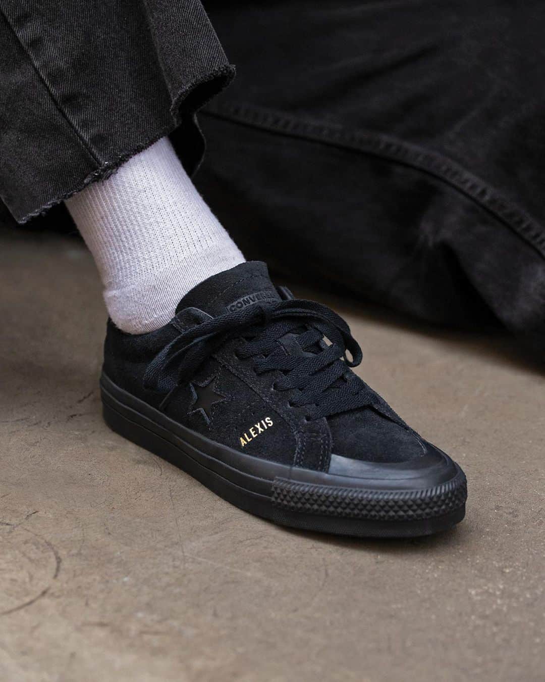 converseさんのインスタグラム写真 - (converseInstagram)「The One Star Pro AS, designed by @converse_cons team rider Alexis Sablone is back in an all-black edition that will drive your style on or off the board this season.⁣ ⁣ “All-black goes with everything, plus it’s classic. And I love classic—I love simple things. I grew up skating in all-black suede and to this day it’s still my favorite. It never goes out of style,” @suminaynay says of the inspiration behind this new execution of her signature shoe, available now on Converse.com. Photos: @mmmsherbert」12月5日 0時08分 - converse