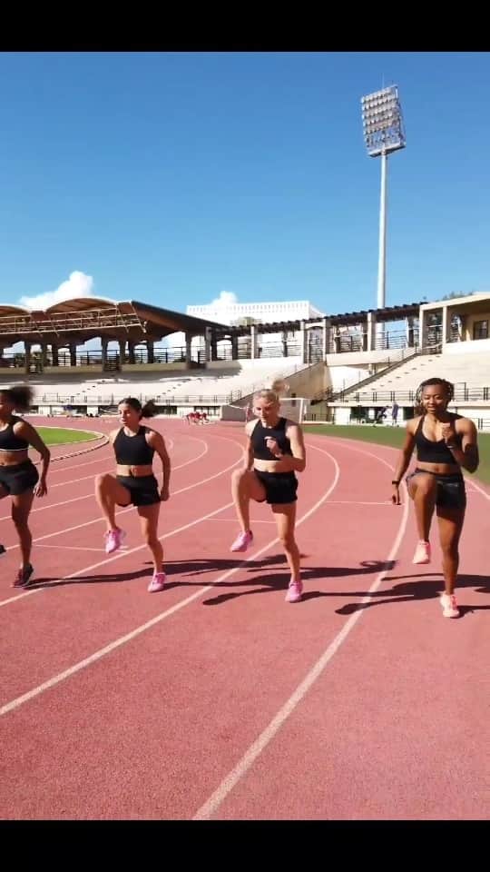 Camille LAUSのインスタグラム：「💃🏻 New warm-up routine💃🏻  With my teammates : @sarah_atcho @hanne.claes @rachelgloriapellaud 💕  ©️ : @alexandrayaeger 💪🏻  #jbgirls #trainingcamp #sun #tenerife #trackandfield #trackgirls #runnerslife #workout #dancing #buzzoftheyear #workoutontrack #fitness #sport #gym #motivation #fit #training #fitnessmotivation #fitfam #health #exercise #lifestyle #gymlife #healthy #muscle #healthylifestyle #workoutmotivation #instagood #gymmotivation #strong」