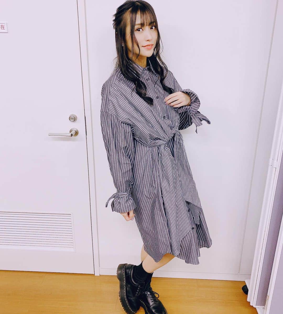 根岸愛のインスタグラム：「👗✨👗 D4DJ生放送中で 着てた服👗✨ 前も違う収録で着たね🥰 色んな着方できて好きです 袖の形とリボンも🙆‍♀️🎀 #fashion #tokyo_bank #onepiece #私服 #ねぎ私服 #ねぎしふく」
