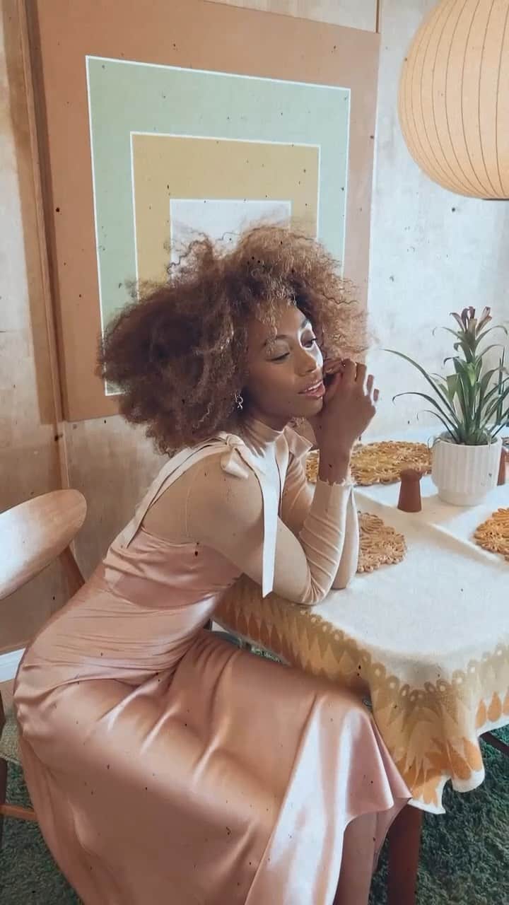 ダニジョーのインスタグラム：「On set with Sharaun 🌈✨ #bts」