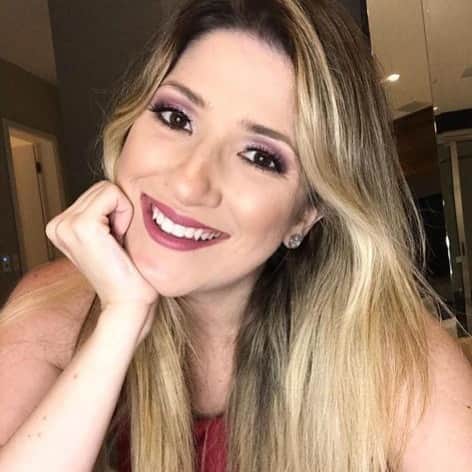 Giovanna Antonelliのインスタグラム：「'No chão uma lágrima caiu. Foi dor, Foi desgaste na alma. Foi o coração que se partiu.' #AdvaldoSousa Me sinto triste e solidária a todas as mulheres desse mundo e @calabresadani que sua coragem, 'encoraje' tantas outras.❤️」