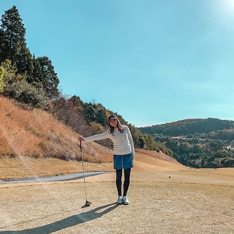 金子藍さんのインスタグラム写真 - (金子藍Instagram)「ゴルフ再開🏌️‍♀️ . 半年ぶりのゴルフは青空で爽快 練習しないから一向に上手くはならないけど.. 打つ瞬間の集中して無の感じが好き❤️ . #golf #ゴルフ #スポーツ女子 #fitness #運動 #愛知 #豊橋 #haneypresets」12月5日 6時13分 - aikaneko_surf