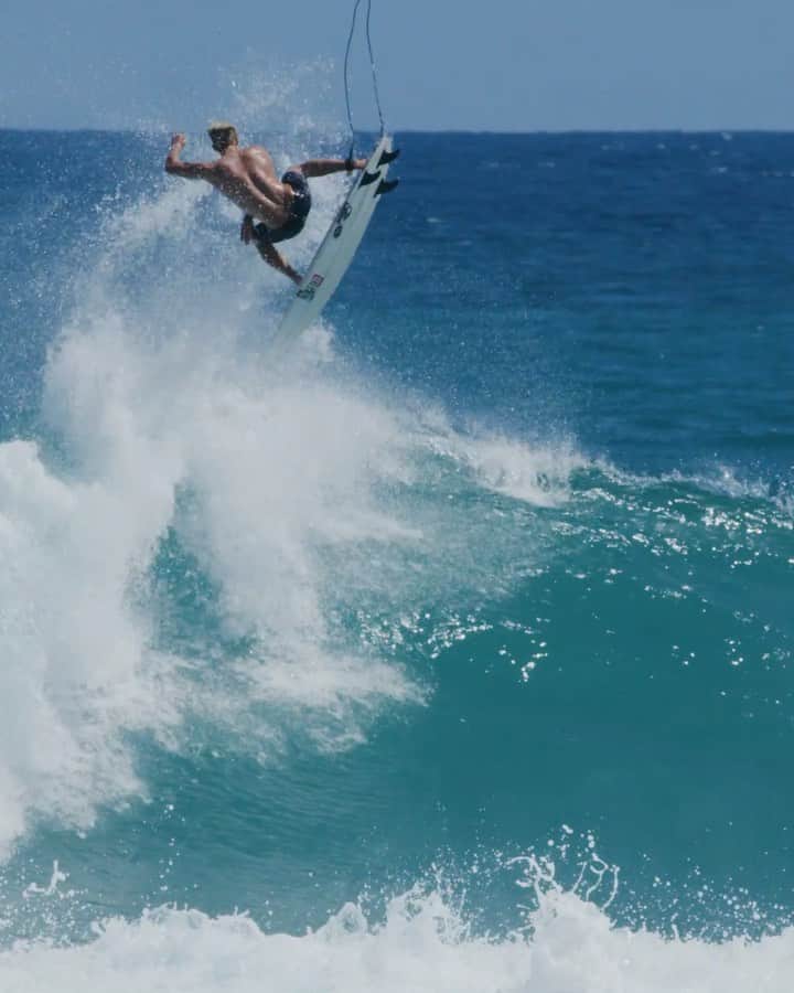 ジョン・ジョン・フローレンスのインスタグラム：「We just released a new short edit on our channel — 29 more waves, still at home  @officialmotorhead」