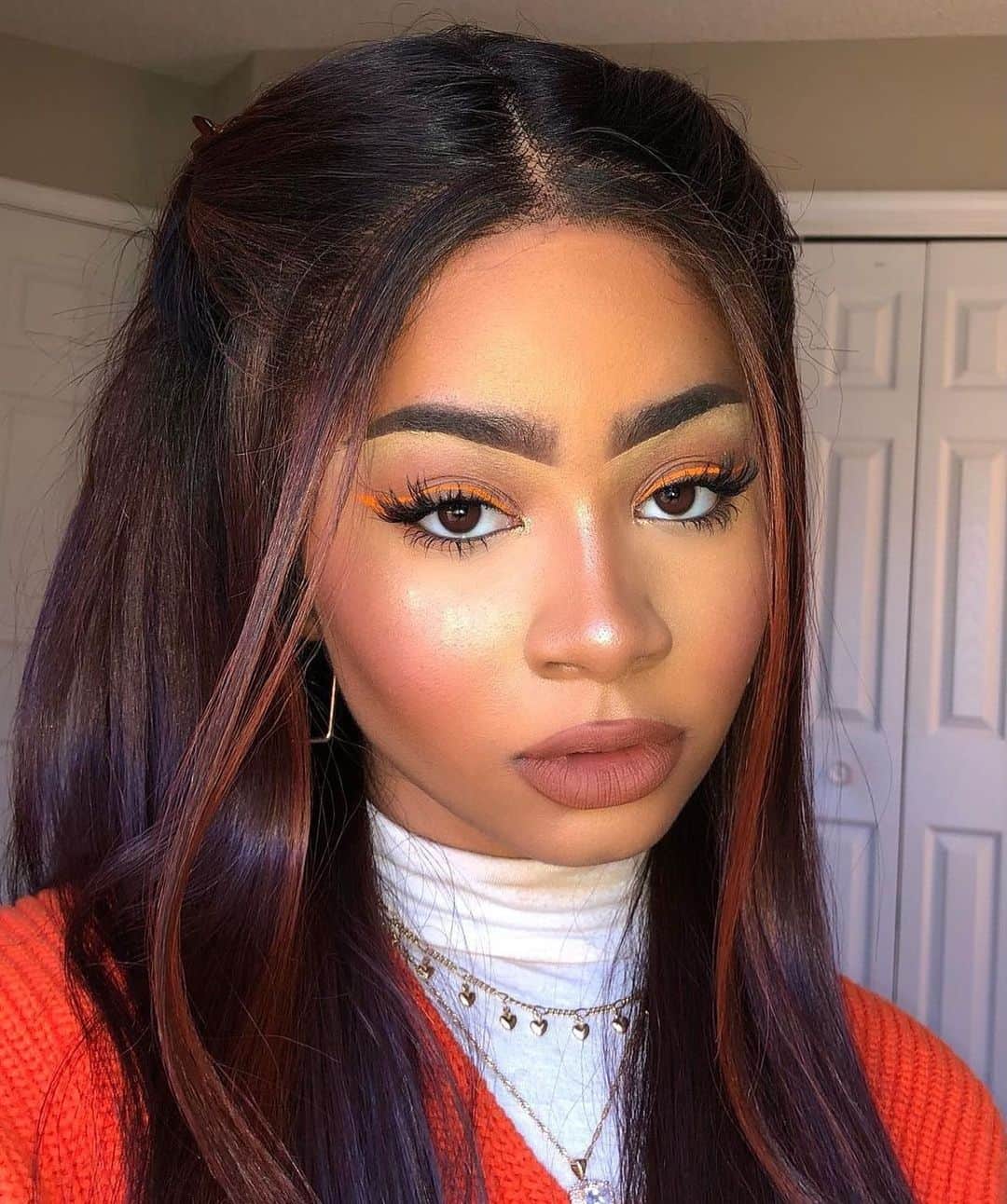 Kylie Cosmeticsさんのインスタグラム写真 - (Kylie CosmeticsInstagram)「the glow is real! 🤩 @aliyqh⁠ wearing doin' the most kylight stick⁠ and individual lash trios ⁠✨ shop these every day favorites now on kyliecosmetics.com! 💕」12月5日 0時57分 - kyliecosmetics