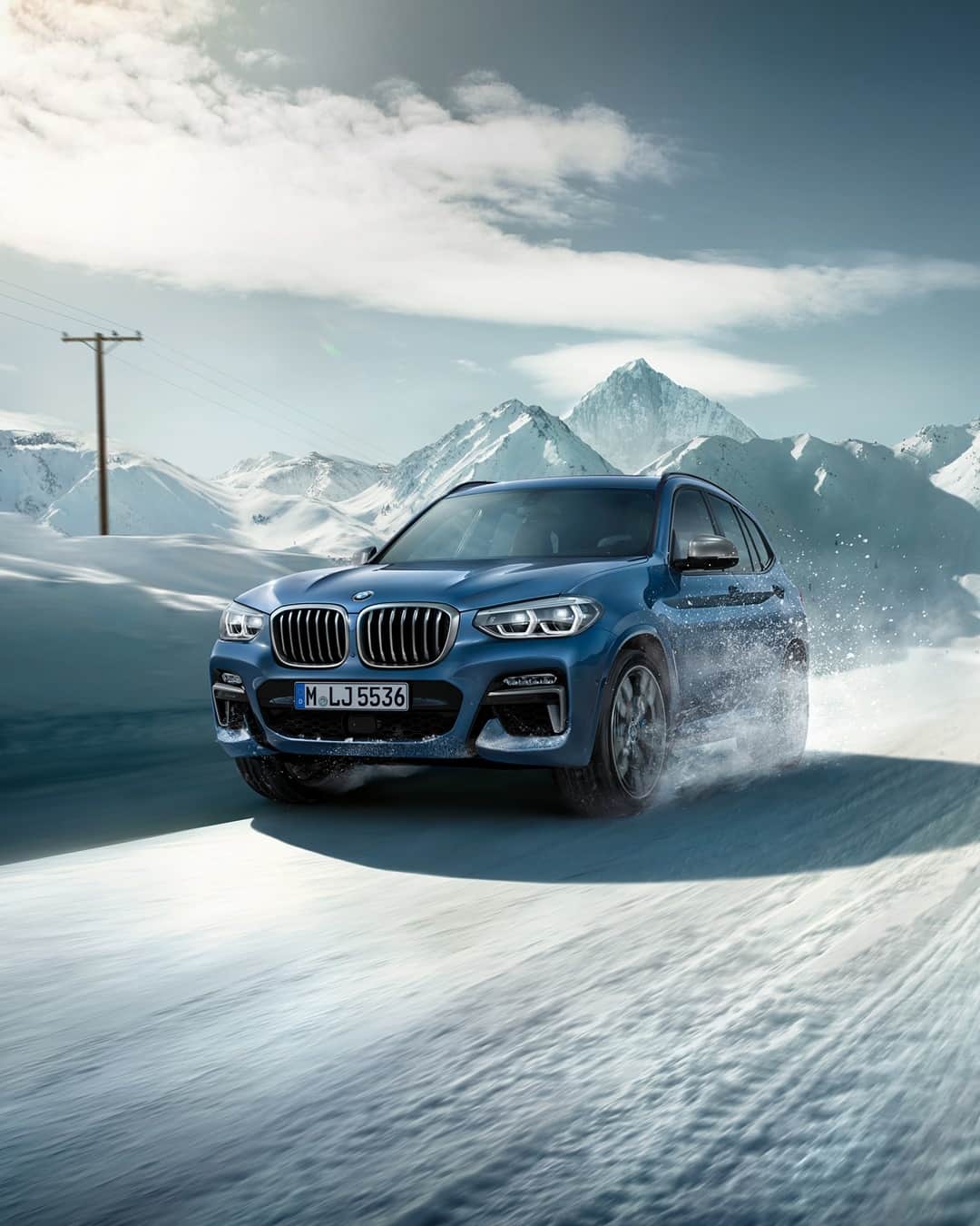 BMWのインスタグラム：「Snow explorer goes brrr.  The BMW X3. #TheX3 #BMW #X3 __ BMW X3 M40i: Fuel consumption in l/100 km (combined): 8.2–7.9. CO2 emissions in g/km (combined): 188–180. Further information: www.bmw.com/disclaimer.  	 Acceleration (0-100 km/h): 4.8 s. Power: 265 kW, 360 hp, 500 Nm.」