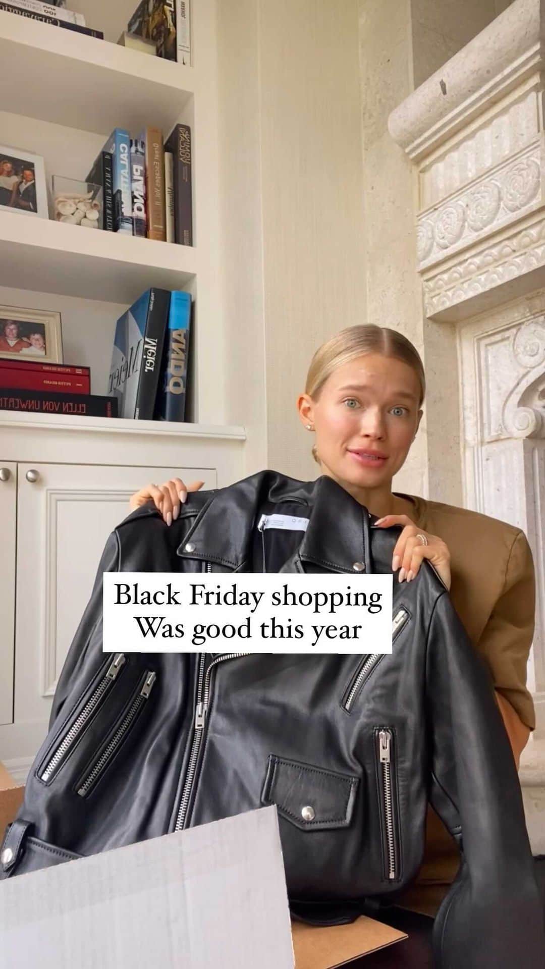 ヴィタ・シドルキナのインスタグラム：「Early Christmas presents to myself!🎁  Who doesn’t love a great deal?😃  Last Friday we had the biggest sale of the year and I couldn’t miss this opportunity to treat myself for being good this past year😃   Usually I’m more into buying expensive bags, shoes and accessories and more affordable clothing, as I feel like I get bored of it super quickly and have tendency wanting to buy new pieces often.  Shoes, bags and accessories sticking with me usually for a long long time so I feel a bit less guilty. If I ever buy more of a high-end clothing it’s usually with a good deal...like this time😊   Song by: Joe Hertz- Goodbye Kisses」