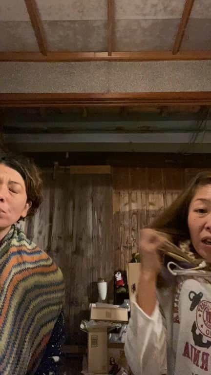 三谷晶子のインスタグラム：「なぜか4時間も語ってしまったダラダラ飲み。」