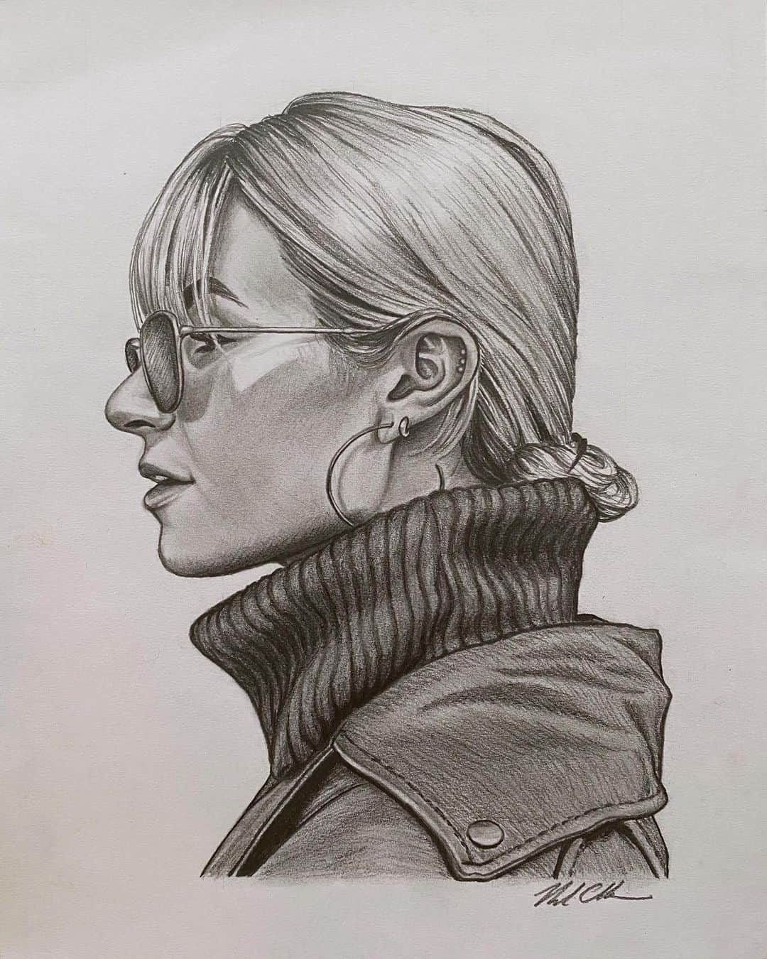 マディソン・チョックさんのインスタグラム写真 - (マディソン・チョックInstagram)「I had so much fun drawing this portrait of one of my best friends, @oliviasmartx. She’s the definition of cool. She’s talented, stylish and kind. 🤗❤️❤️❤️ Love you so much Liv! 😘😊 . . . . . #madisonchockart #madisonchock #oliviasmart #pencilportrait #portrait #portraitart #pencilartwork #pencilartist #pencildrawing #pencilsacademy #portraitsociety #artwork #arttherapy #artlover #strathmorepaper #graphitedrawing #graphiteart」12月5日 1時16分 - chockolate02