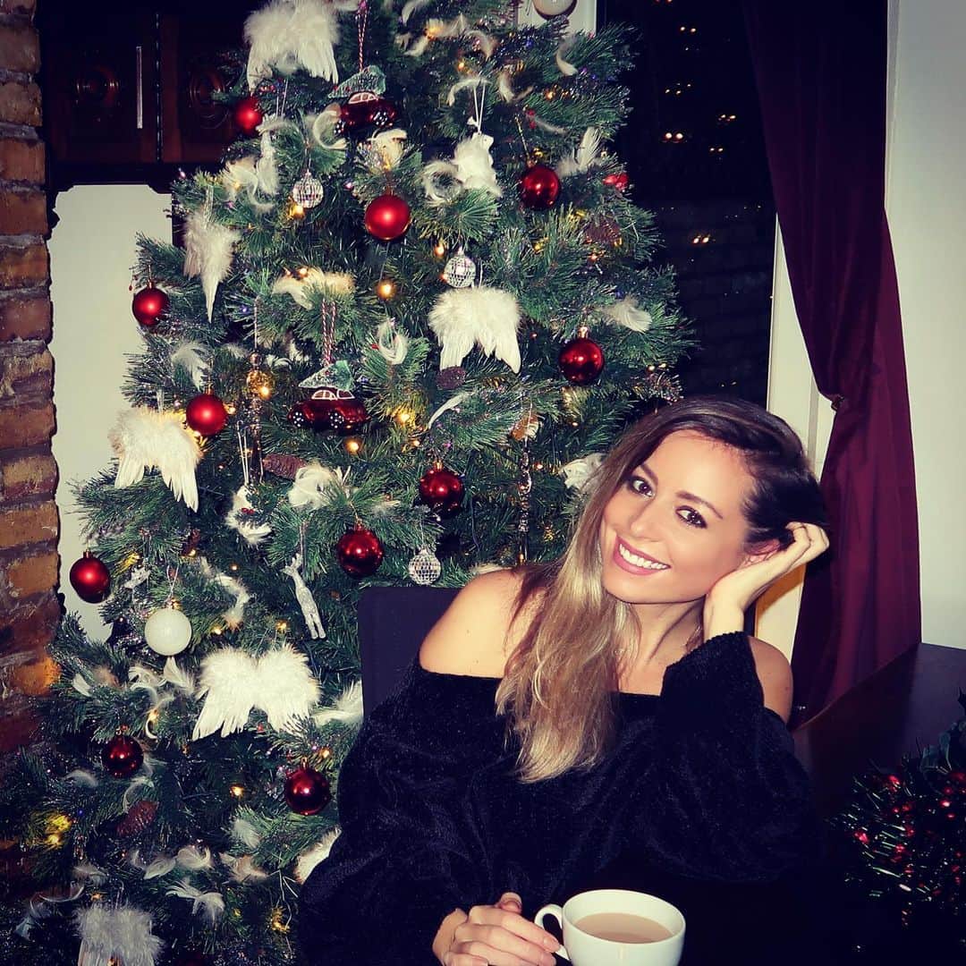 Carlyのインスタグラム：「Ready for Christmas 🎄」
