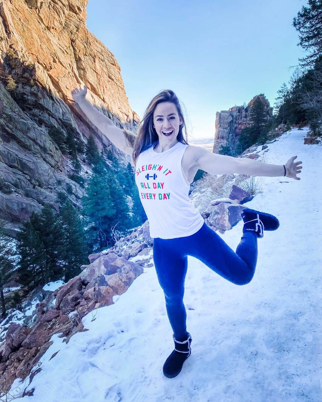Camille Leblanc-Bazinetさんのインスタグラム写真 - (Camille Leblanc-BazinetInstagram)「If 2020 was an exercise what would be yours?  “  Also super excited about our holiday swag!!! Go to ferocefitness.com  to keep sleight’in it 👍🏽  “ P.s: baby it’s cold outside hahaha #1 #2 #3 #4 #5 #6 wich one is your favorite」12月5日 1時34分 - camillelbaz