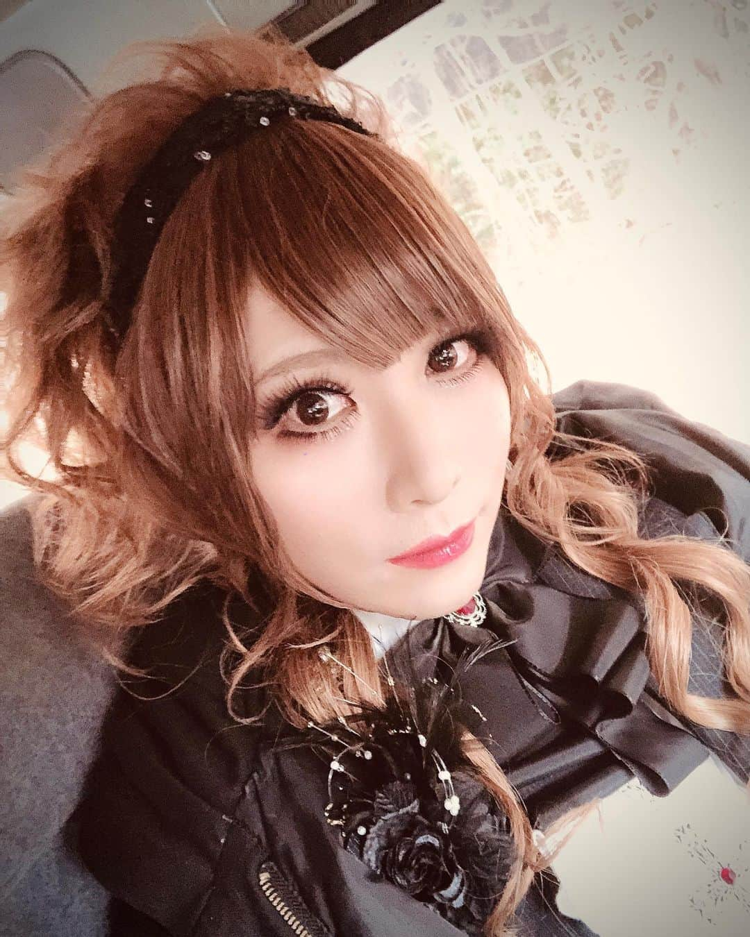 HIZAKIさんのインスタグラム写真 - (HIZAKIInstagram)「MV撮影でした。の移動中。 #HIZAKI」12月5日 1時45分 - hizaki_official