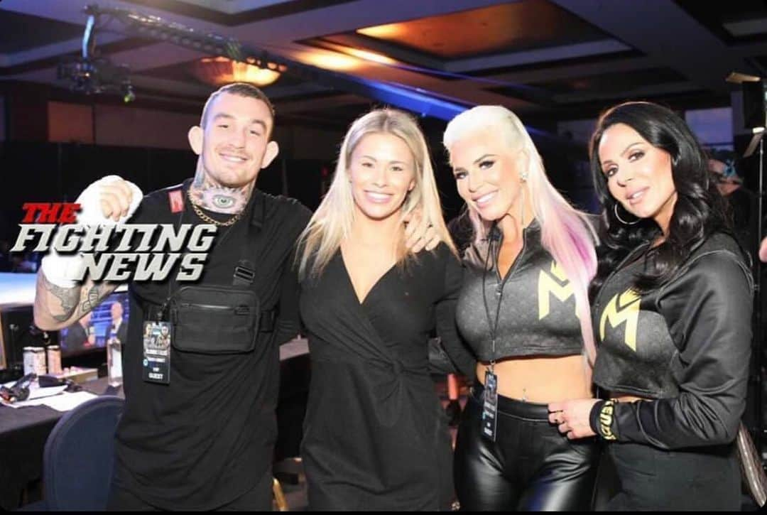 Kendra Lustさんのインスタグラム写真 - (Kendra LustInstagram)「#flashbackfriday can i go back to #miami where it’s warm .. lol such a great time at @bareknucklefc met some great people. Paige just class the way she goes about it i could see. Her husband Austin such a nice guy they are a great couple together. I am looking forward to more events & hope to be apart of more. Walking out @uly_monster with his beautiful girl & my friend  @ashasebera_danabrooke then to witness the fastest knockout ever 🙌🏻 i suggest to check out @bareknucklefc u will love it. Pic from @the_fighting_news #fridayvibes #supportotherwomen」12月5日 1時41分 - kendralust