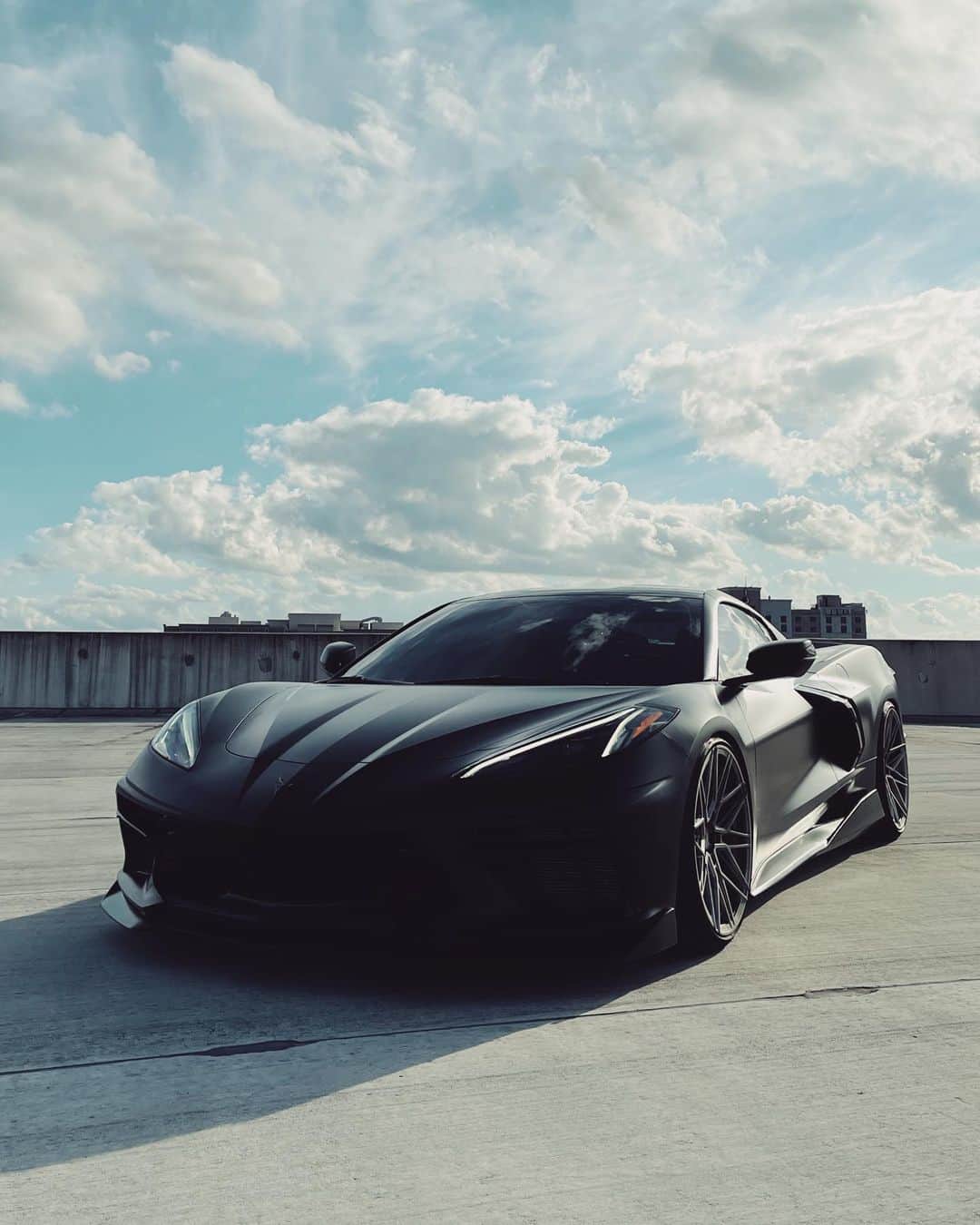 CARLiFESTYLEさんのインスタグラム写真 - (CARLiFESTYLEInstagram)「Stealthy Corvette C8. HOT or Not? Photo @gabe.design #carlifestyle」12月5日 1時41分 - carlifestyle