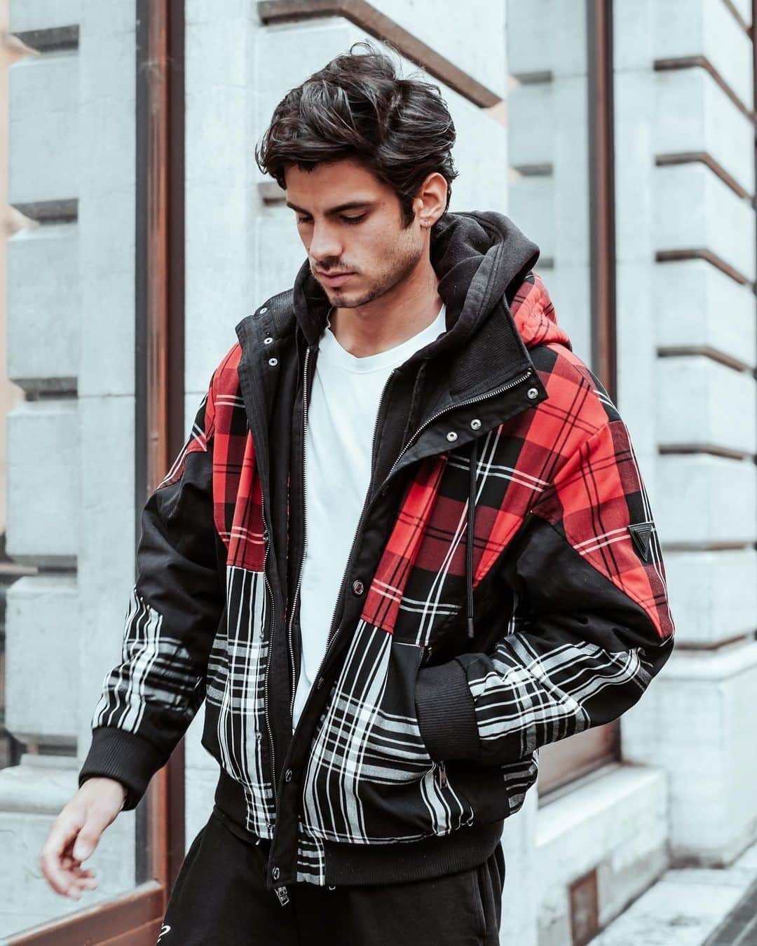ゲスのインスタグラム：「the perfect gift for him 🎁 #GUESSMens (📸: @luca.daff)」