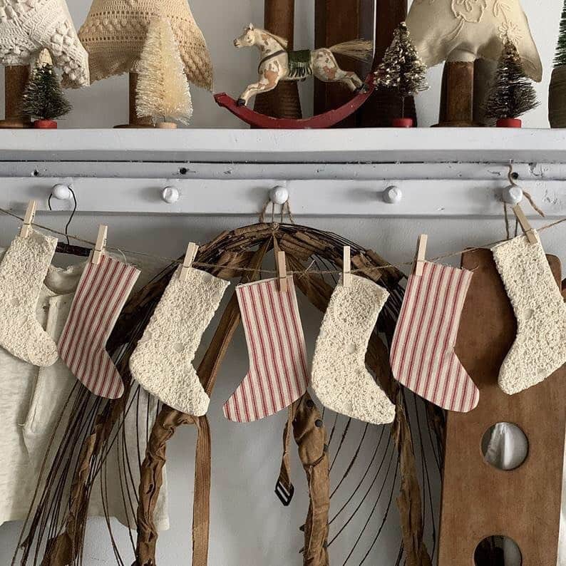 FOLKのインスタグラム：「The Gift Guide For Home. A list to help you build a warm and cozy space. New and up now at www.folklifestyle.com. @thehalseyhomestead  @goodsapothecary  @1767designs  @lineagegoods  @greenhousemercantile  @nadestudio」
