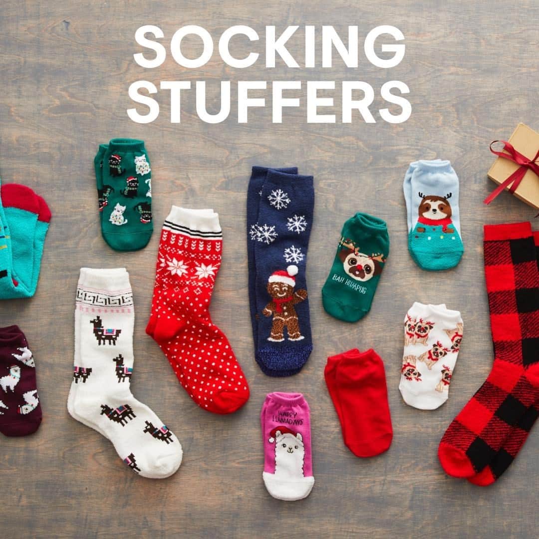 エアロポステールさんのインスタグラム写真 - (エアロポステールInstagram)「In honor of #NationalSockDay, we’ve rounded up our favorite stocking stuffers—or SOCKING STUFFERS… if you will. With socks this warm & fuzzy, you’ll never get cold feet about gifting 🎁#AeroWorld」12月5日 2時00分 - aeropostale