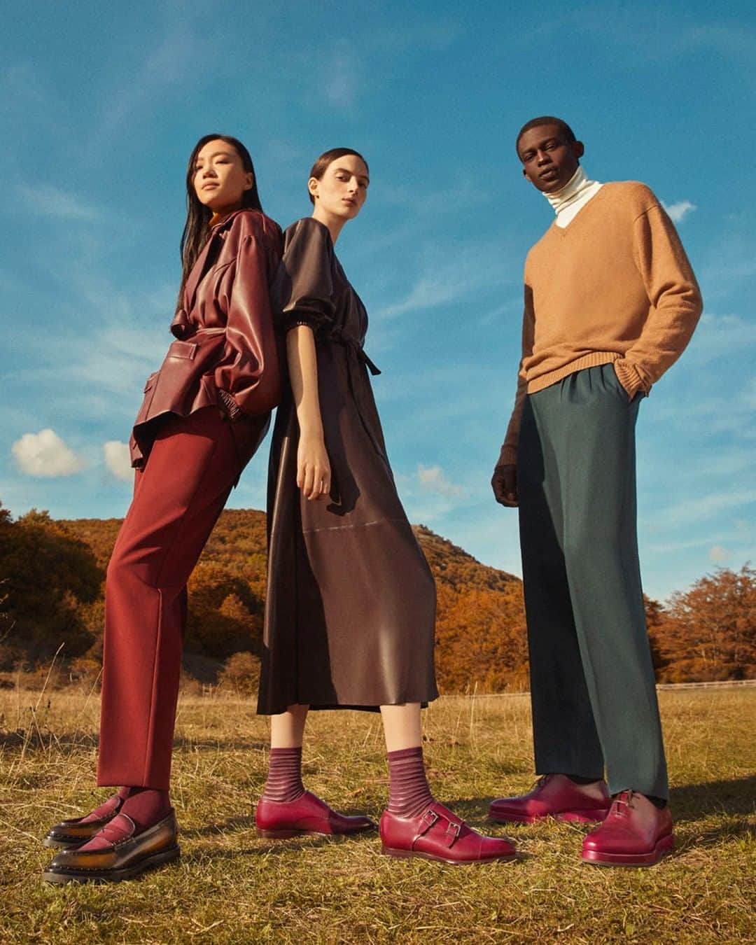 サントーニのインスタグラム：「Nature's observers: survey your surroundings in Santoni's burgundy lace-ups, loafers and double-buckles.   #Santoni #SantoniFW20 #MadeinSantoni」