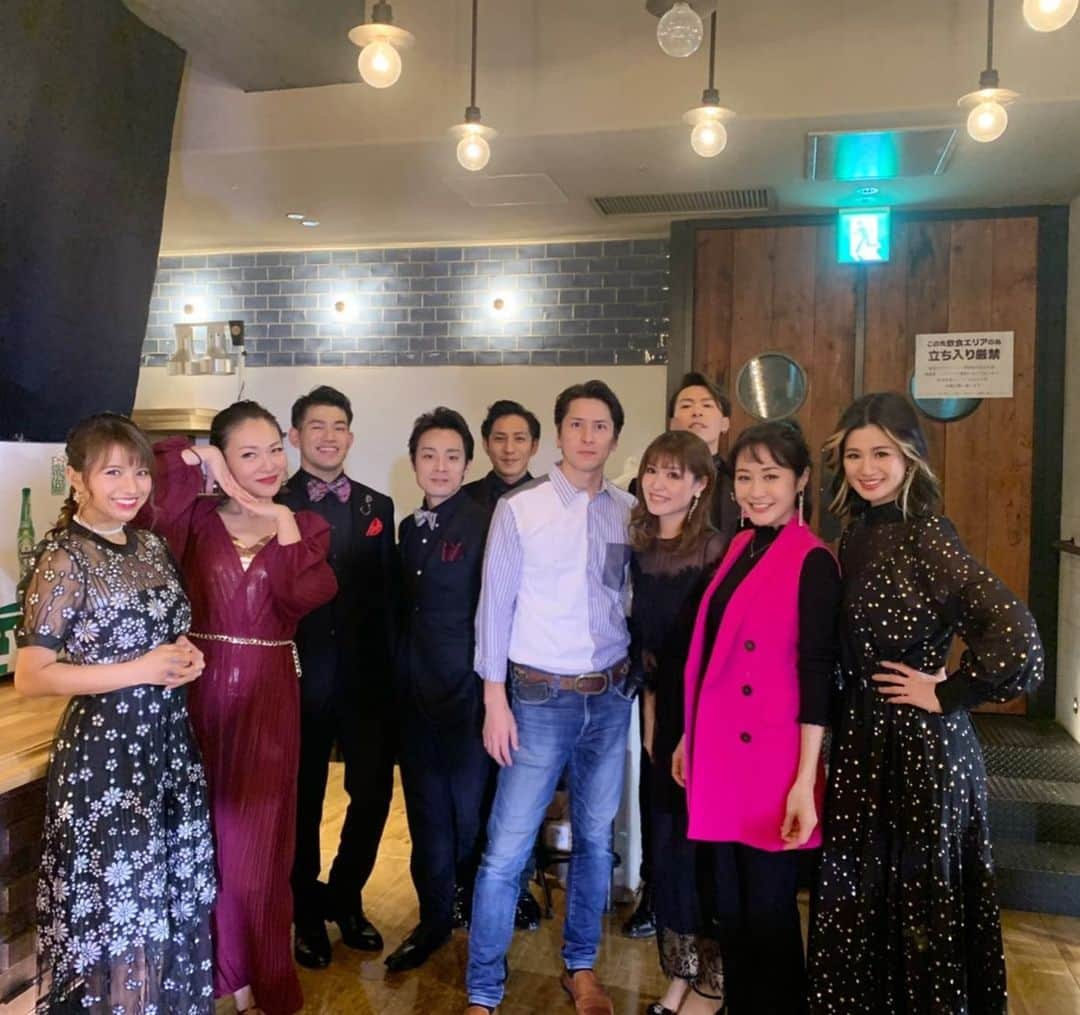 のインスタグラム：「伊礼彼方の音楽会 #美しきパーティー   無事に終了致しました！ ご視聴頂いた皆様、本当にありがとうございました。  このメンバーでまた音を重ね、皆様にお届け出来たことが最高でした！！ 楽しかったァァぁぁあぁああ  #ビューティフル2020  #またみんなと一緒に歌いたいなぁ #バンドの皆様も最高 #配信ライブ  #livingroomcafebyeplus」