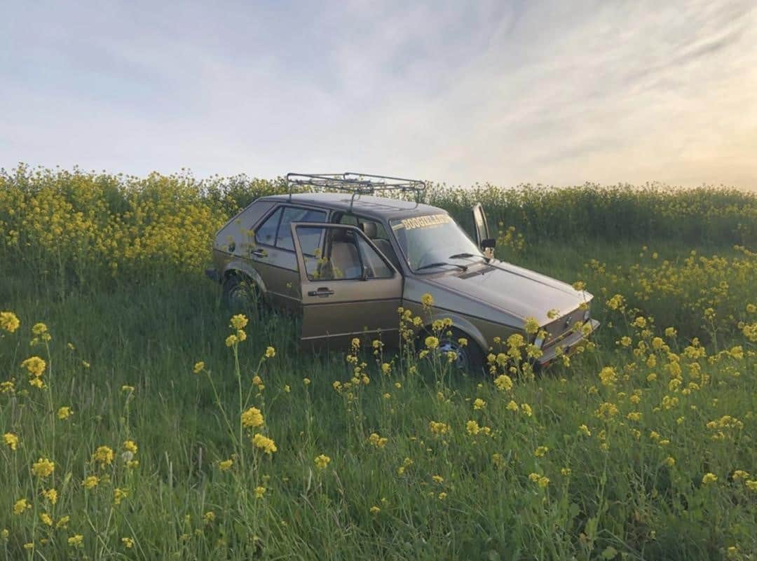 カレントエリオットのインスタグラム：「road trippin’ to the field of dreams 📷: @claramisa  #travel #inspo #roadtrip」