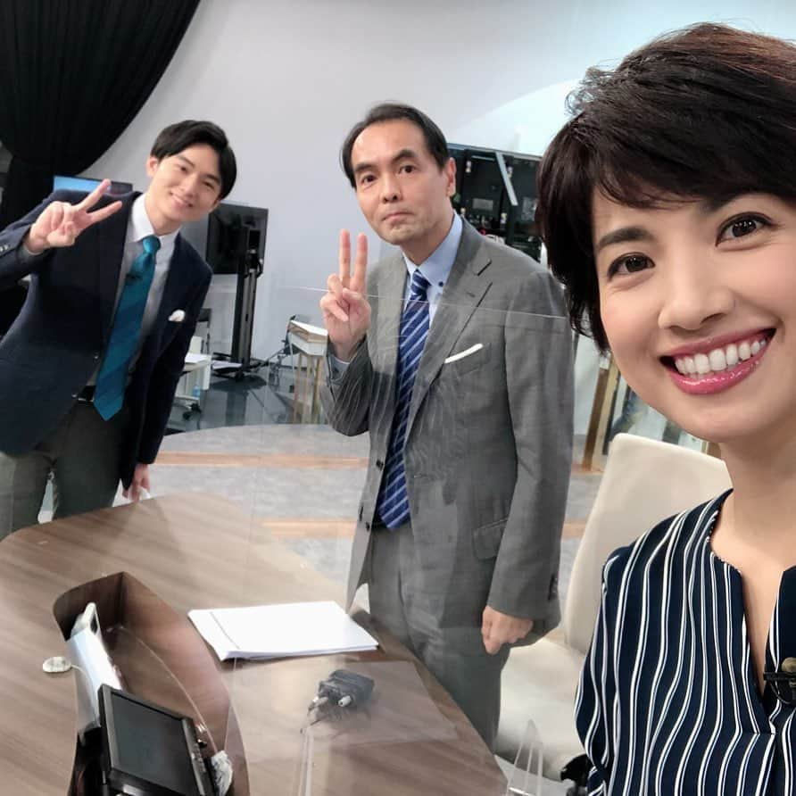 榎戸教子さんのインスタグラム写真 - (榎戸教子Instagram)「金曜日の『日経プラス10』は、 テレビ東京・原田修佑アナウンサーと 日本経済新聞・鈴木亮編集委員とお届けしました。  12月1日に還暦を迎えた鈴木編集委員。 お誕生日おめでとうございます！  #BSテレ東 #日経プラス10 #原田修佑」12月5日 2時17分 - noriko_enokido