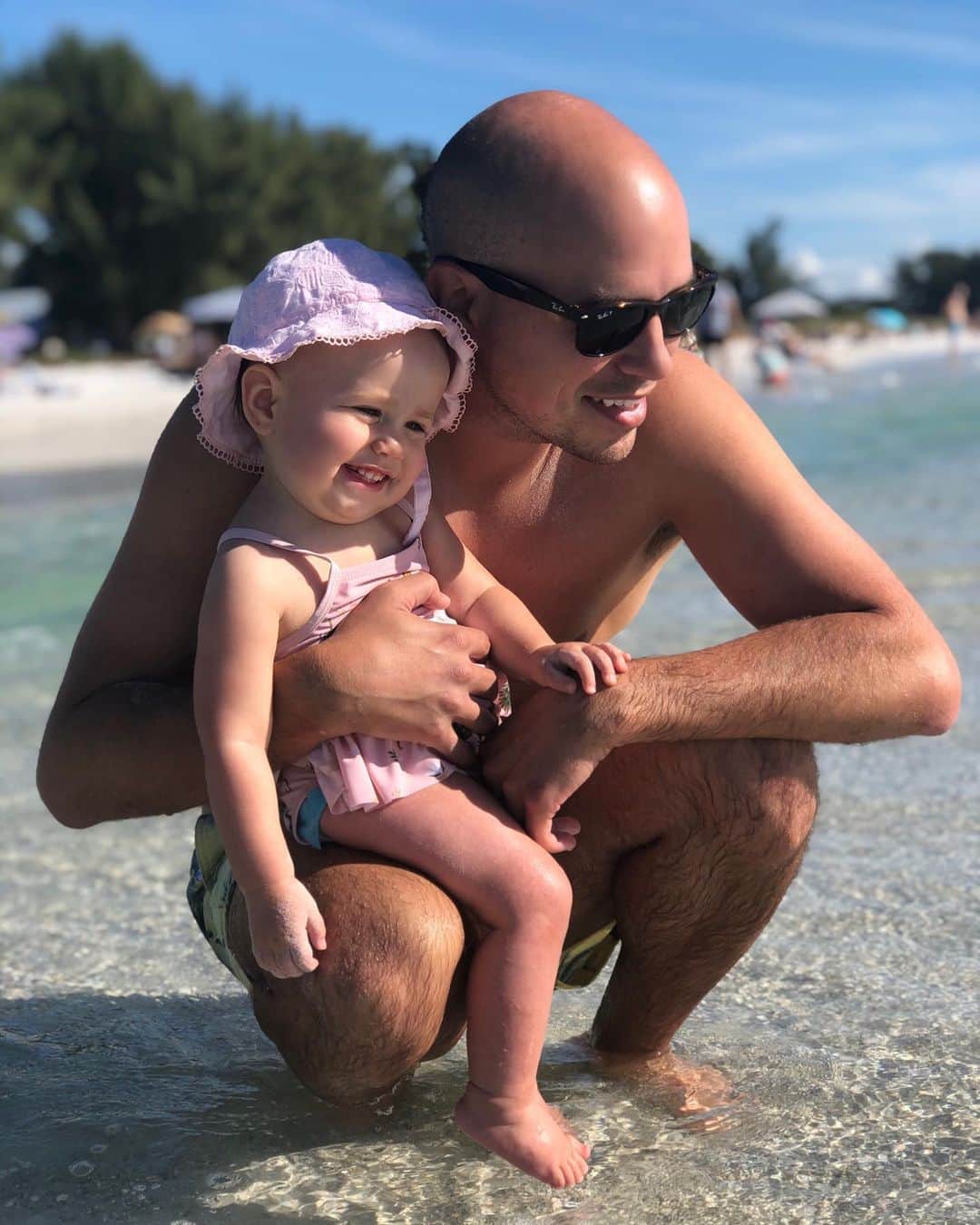 のインスタグラム：「Best Dada in the world and sexy as AF. 🥰 #winning」