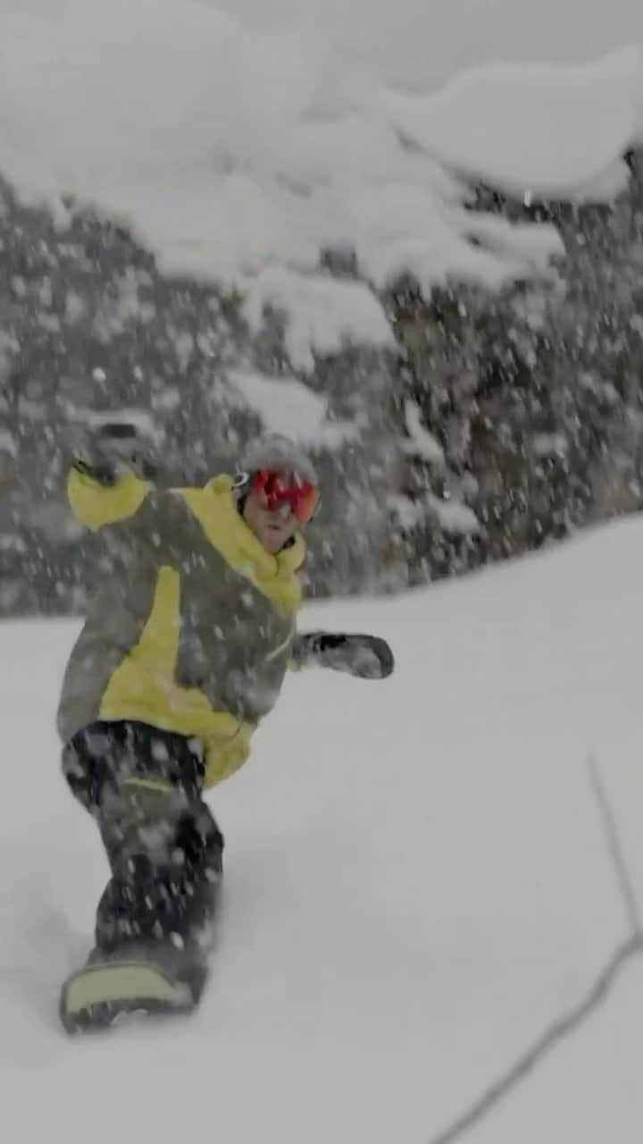 OAKLEYのインスタグラム：「Few send it like @sagekotsenburg. Drop a ❄️ if you’re ready to shred. 🎥 @tylerorton_ #ForTheLoveOfSport」