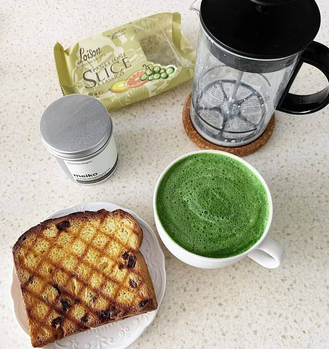 Matchæologist®さんのインスタグラム写真 - (Matchæologist®Instagram)「🎊 DAY 2 of our GIVEAWAY with @yeekwanicecream! 🎊 Head to the previous post to find out how you can get your hands on an array of #Matcha goodies 🍵🍦 and make sure to follow all of the rules! ✨ . 👋 Raise your hands if you’d like to wake up to this warm cup of #MatchaLatte! 🍵 We are absolutely in love with this gorgeous #MatchaRitual captured by the amazing @theboywholovesmatcha featuring our Matsu™ and Meiko™ Ceremonial Matcha, 🌿 Traditional Chasen and Full-Hand Chasen! . 🌿 Matcha is the perfect way to kick-start your day, or add a dose of calm into your hectic afternoon, while providing amazing benefits of enhanced focus, reinforced immunity, cleaner positive energy, and better metabolism. 😇 . We’d love to know how you fit your Matcha Ritual into your daily life! Let us know in the comments below! 🙏 . 👉 Click the link in our bio @Matchaeologist . Matchæologist® #Matchaeologist Matchaeologist.com」12月5日 2時39分 - matchaeologist