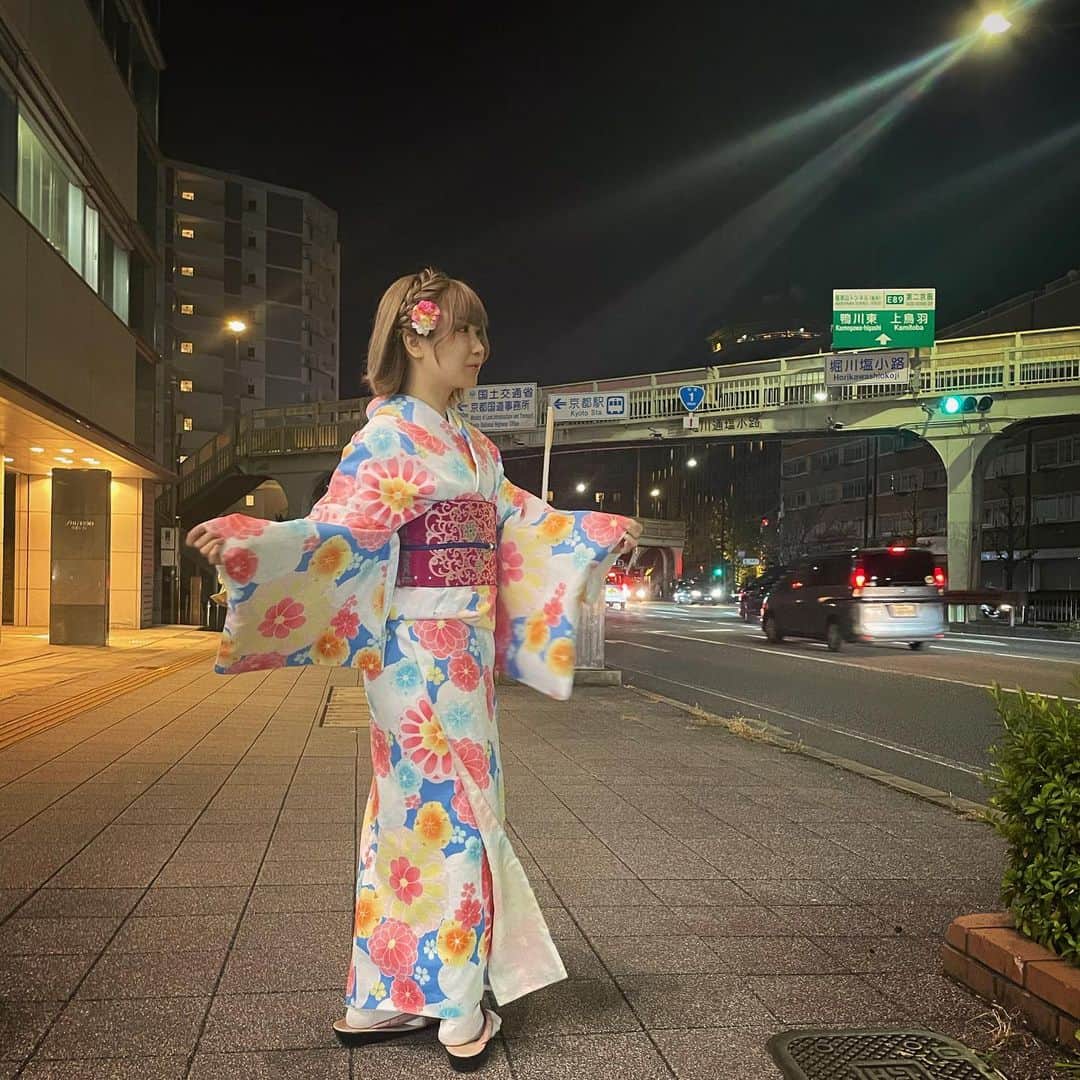 しふぉんのインスタグラム：「💛🧡❤️💜💙💚」