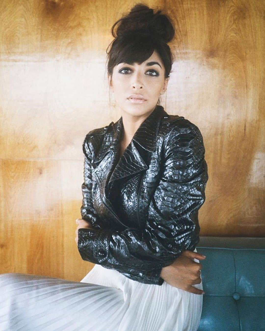 ハンナ・シモンのインスタグラム：「When it’s a pandemic and you can only hug yourself.」