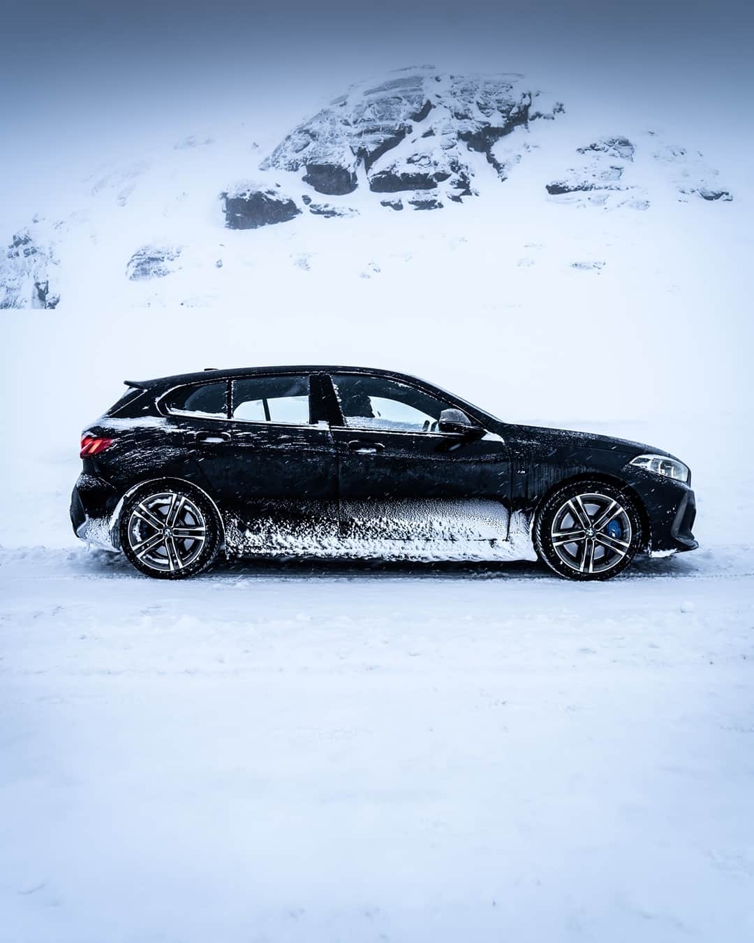 BMWのインスタグラム：「Takes on any challenge with ease. The BMW 1 Series.  #THE1 #BMW #1Series #BMWrepost @bmwnefzgerlicious @dschmdt __ BMW M135i xDrive: Fuel consumption in l/100 km (combined): 7.1–6.8. CO2 emissions in g/km (combined): 162–155. Further information: www.bmw.com/disclaimer.  	 Acceleration (0-100 km/h): 4.8 s. Power: 225 kW, 306 hp, 450 Nm. Top speed (limited): 250 km/h.」