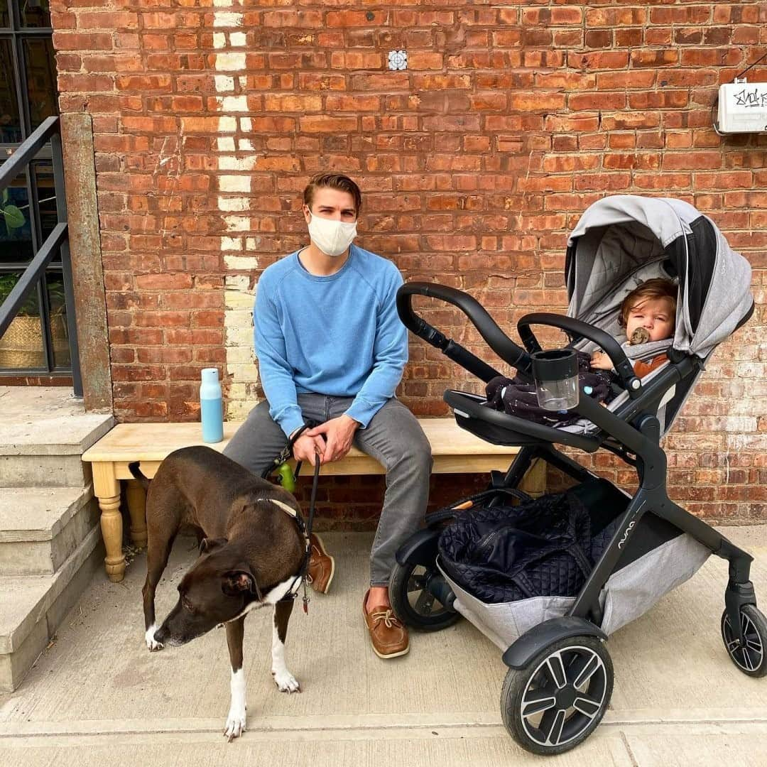 nunaさんのインスタグラム写真 - (nunaInstagram)「Say goodbye to the dog days 👋🏾 and  get your move on with the DEMI grow. This convertible stroller is more than just a beauty to look at, it’s got all the brains and non of the clunky quirks of yesteryear strollers. Grab a jacket, mask, and your furry friend, and take one, or both of your little ones for a stroll in our sleek, slender and stylish single-to-double DEMI grow stroller ✌🏽✨  📸: @laurenhbehr thank you for sharing 💕  #nuna #demigrow #stroller #strollers #strollerbaby #cooldad #cooldads #parenting #fatherhood #dadsofinstagram #furbaby #babiesofinstagram #familystroll #strollerstrides #2020familystrolls」12月5日 3時00分 - nuna_usa