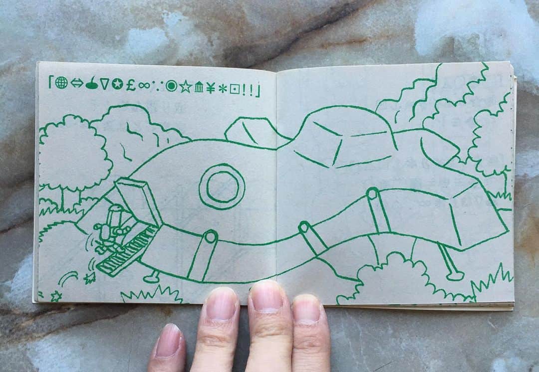 本秀康さんのインスタグラム写真 - (本秀康Instagram)「『a memorial day 』(中編) 2010年発行、限定30部の手作り絵本です。 #絵本 #picturebook #illustration #comics」12月5日 3時06分 - hideyasu_moto